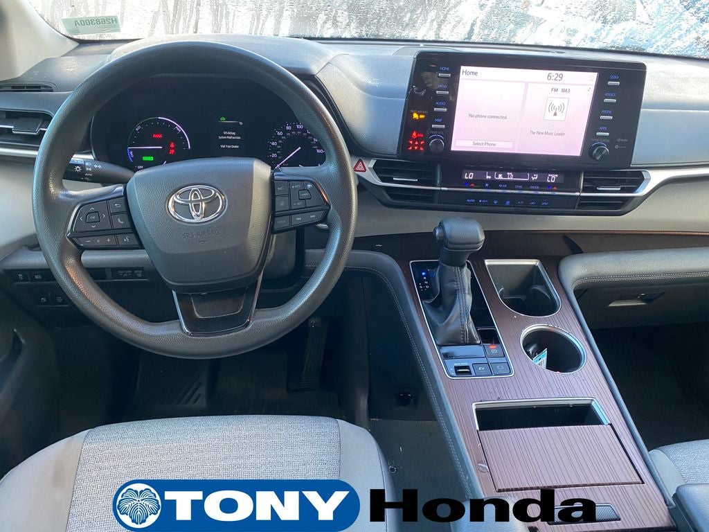 2022 Toyota Sienna LE 8 Passenger