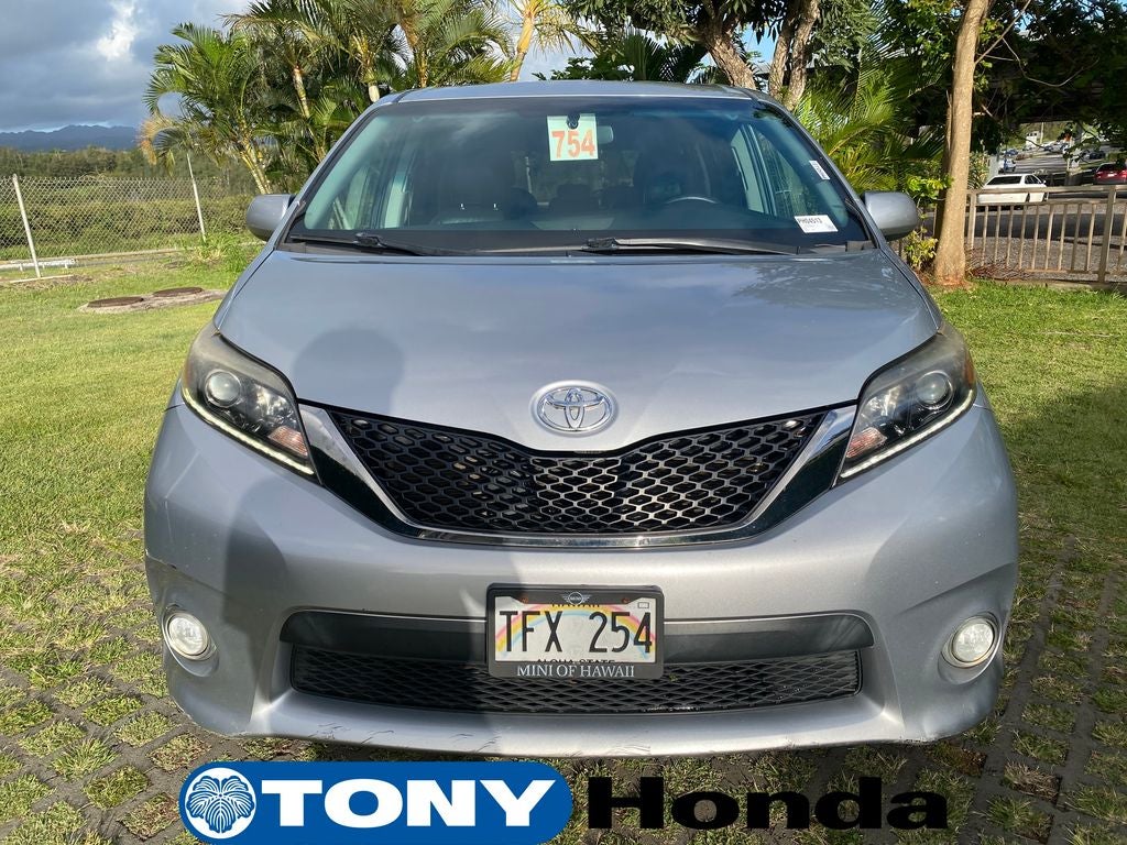 2017 Toyota Sienna SE 8 Passenger