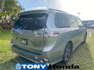 2017 Toyota Sienna SE 8 Passenger