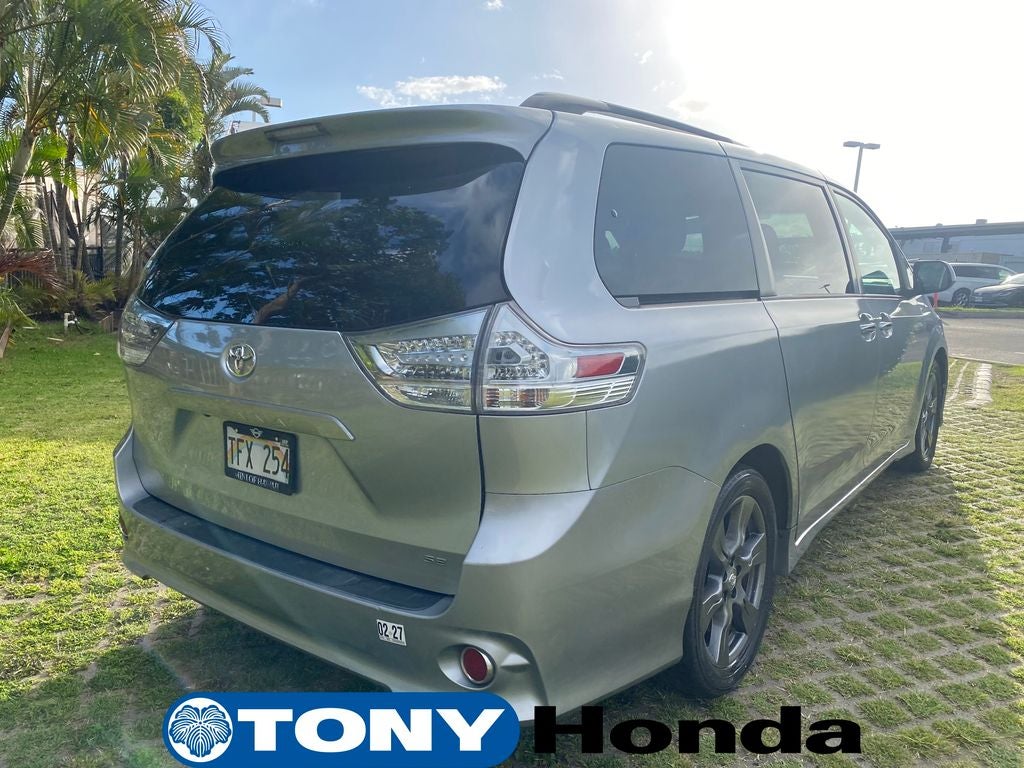 2017 Toyota Sienna SE 8 Passenger