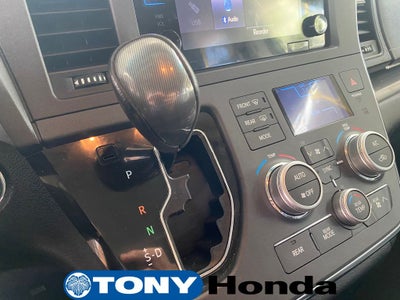 2017 Toyota Sienna SE 8 Passenger