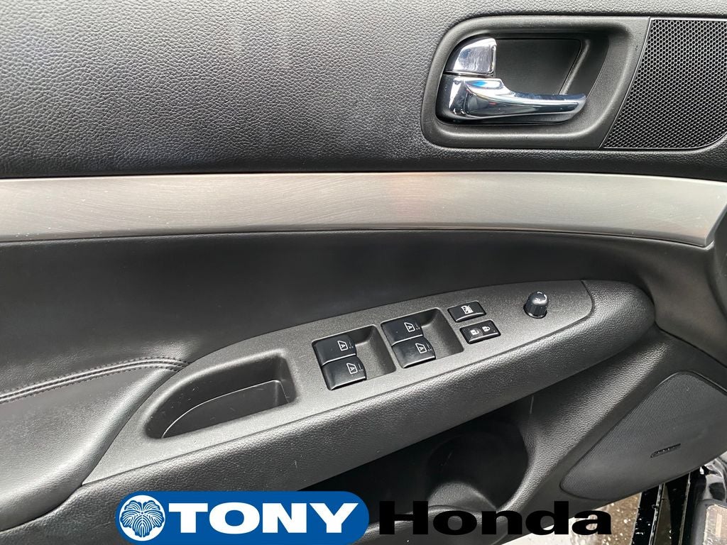 2015 INFINITI Q40 Base