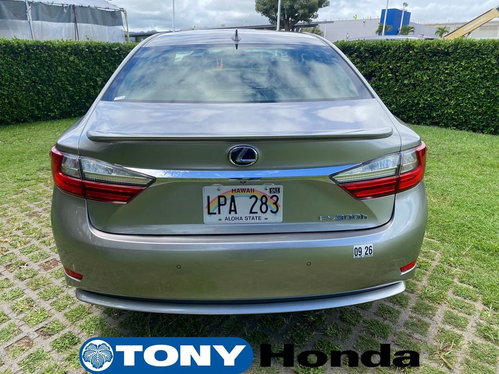 2016 Lexus ES 300h