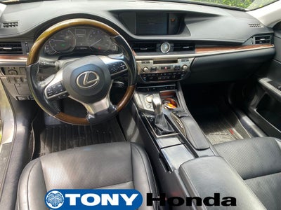 2016 Lexus ES 300h