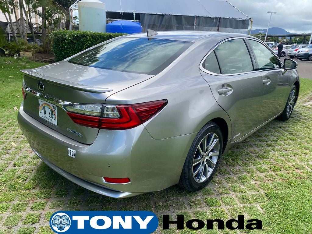 2016 Lexus ES 300h