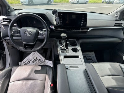 2022 Toyota Sienna Woodland Edition