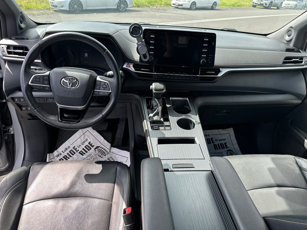 2022 Toyota Sienna Woodland Edition