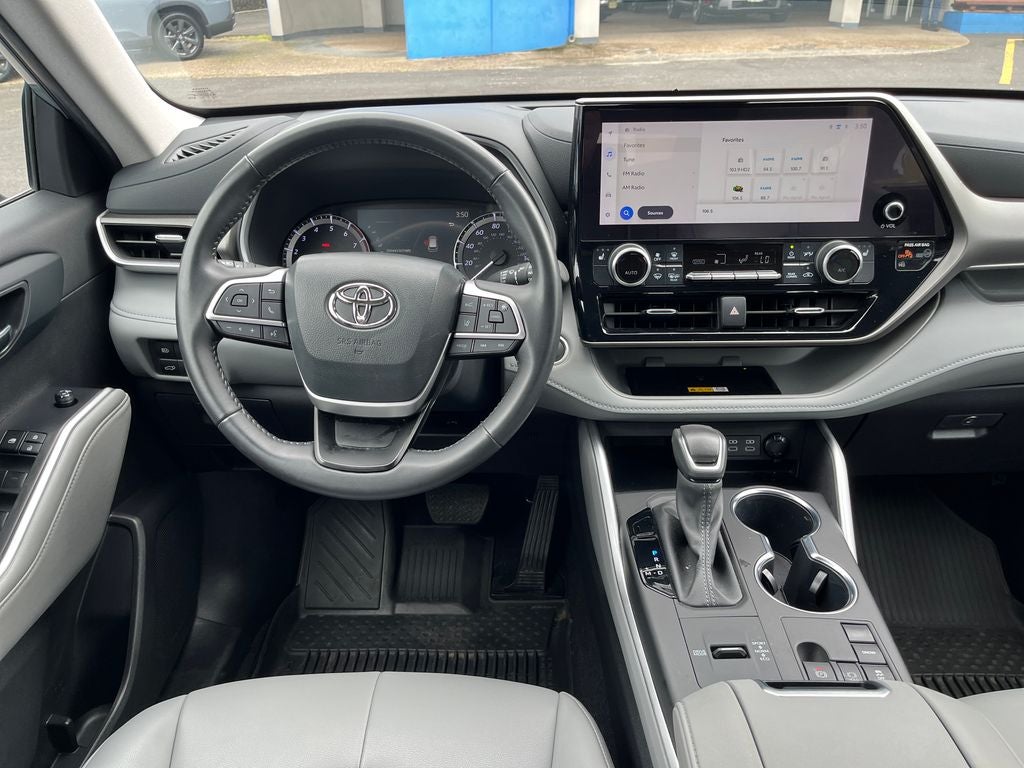 2024 Toyota Highlander LE