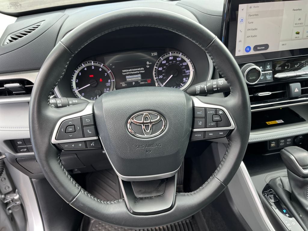 2024 Toyota Highlander LE
