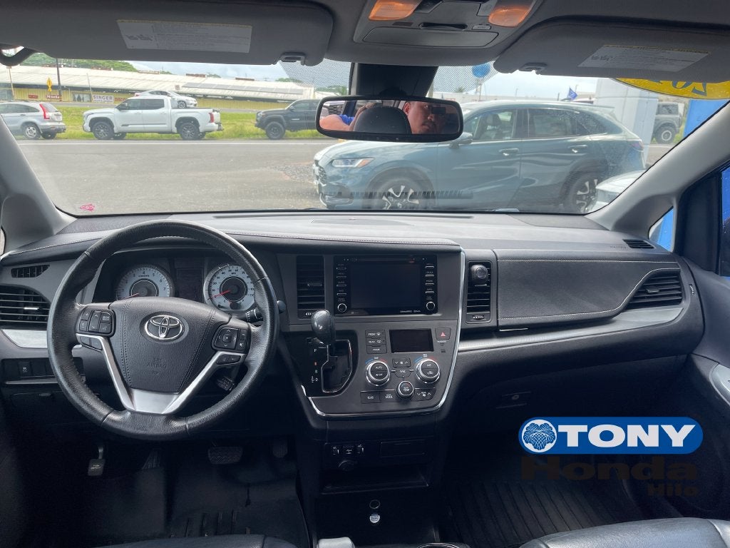 2018 Toyota Sienna SE 8 Passenger