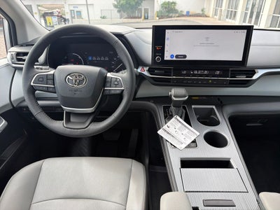2025 Toyota Sienna XLE