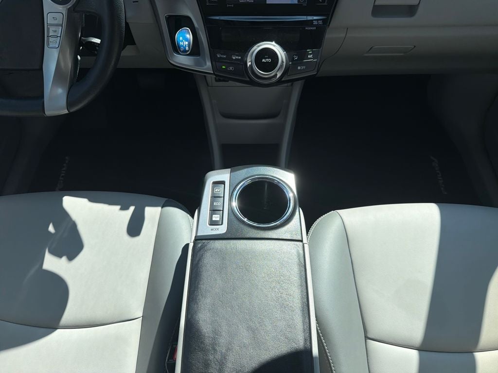 2017 Toyota Prius v Five