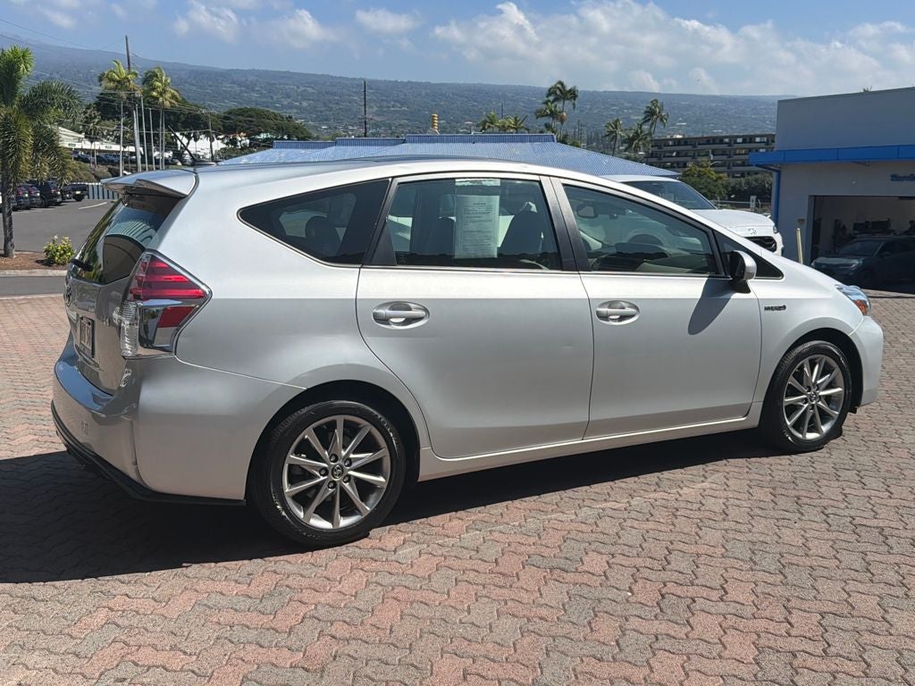 2017 Toyota Prius v Five