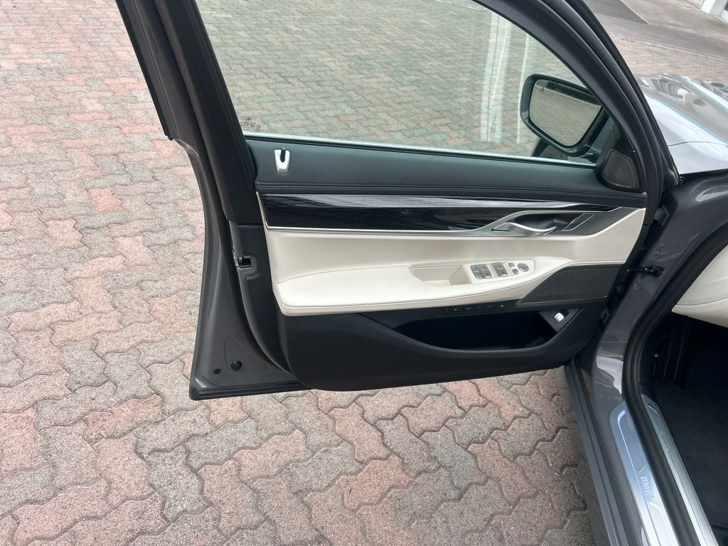 2021 BMW 7 Series 740i