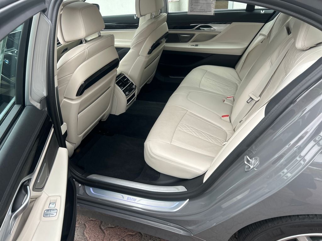 2021 BMW 7 Series 740i