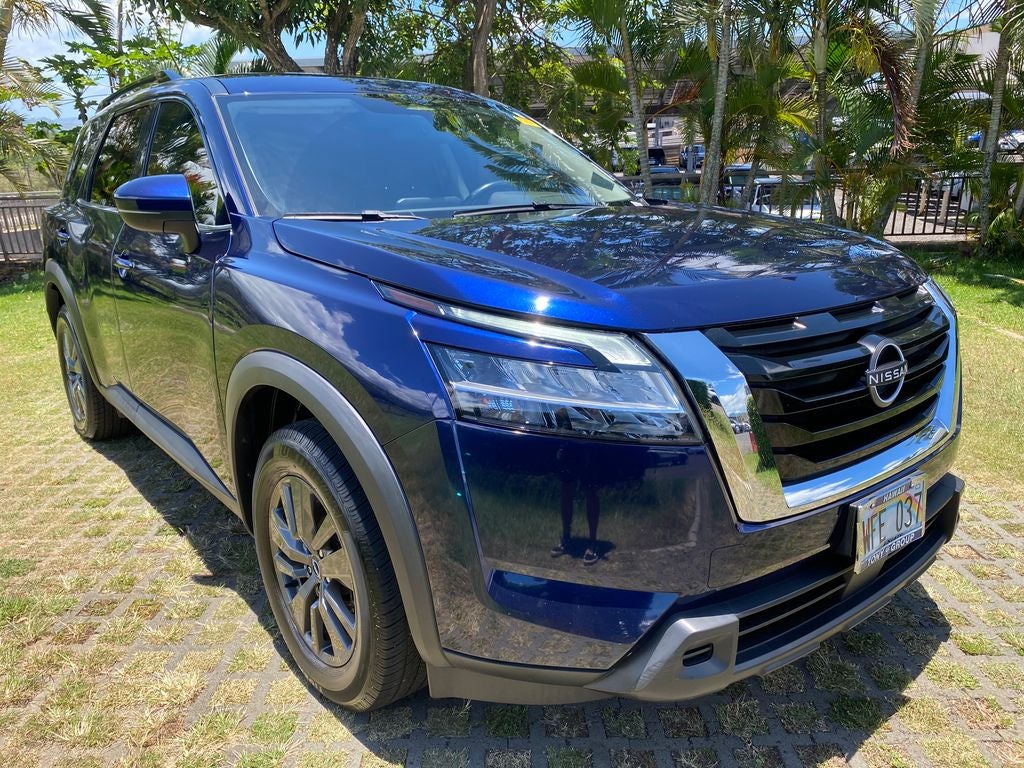 2022 Nissan Pathfinder SV