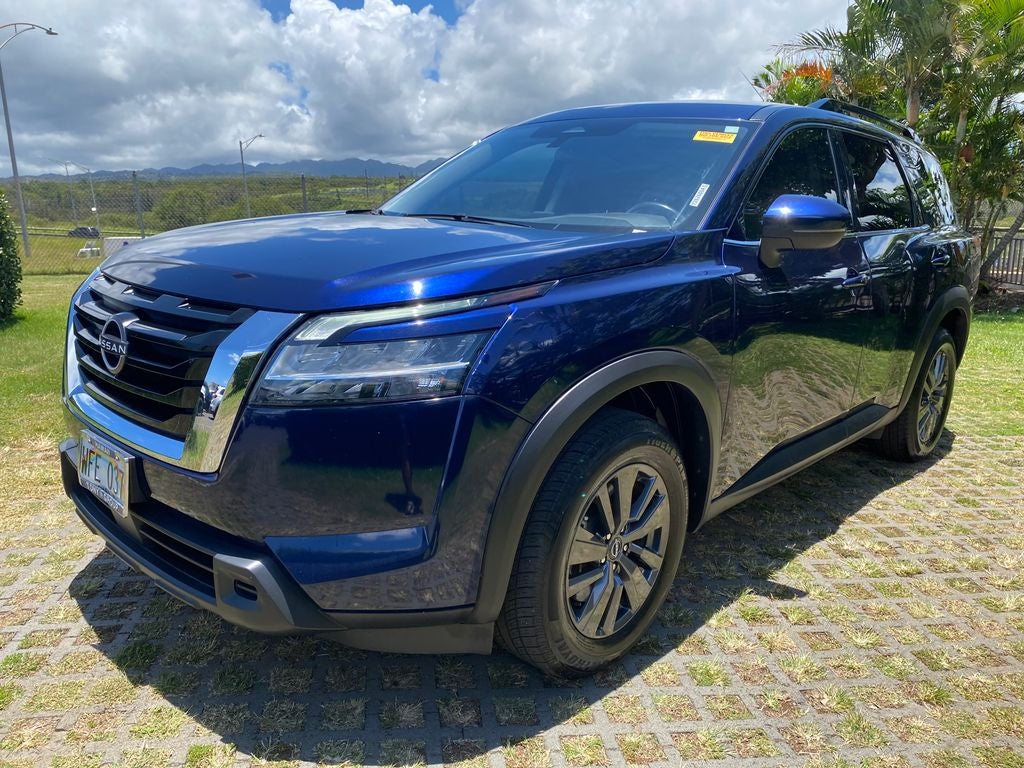 2022 Nissan Pathfinder SV