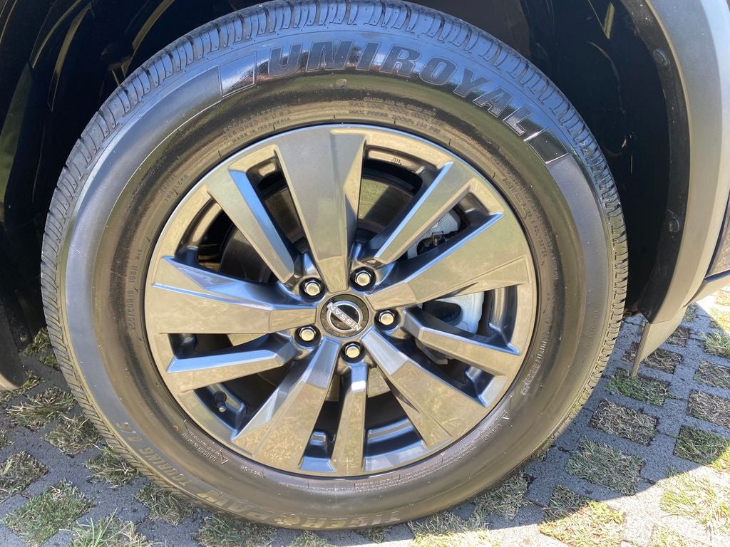 2022 Nissan Pathfinder SV