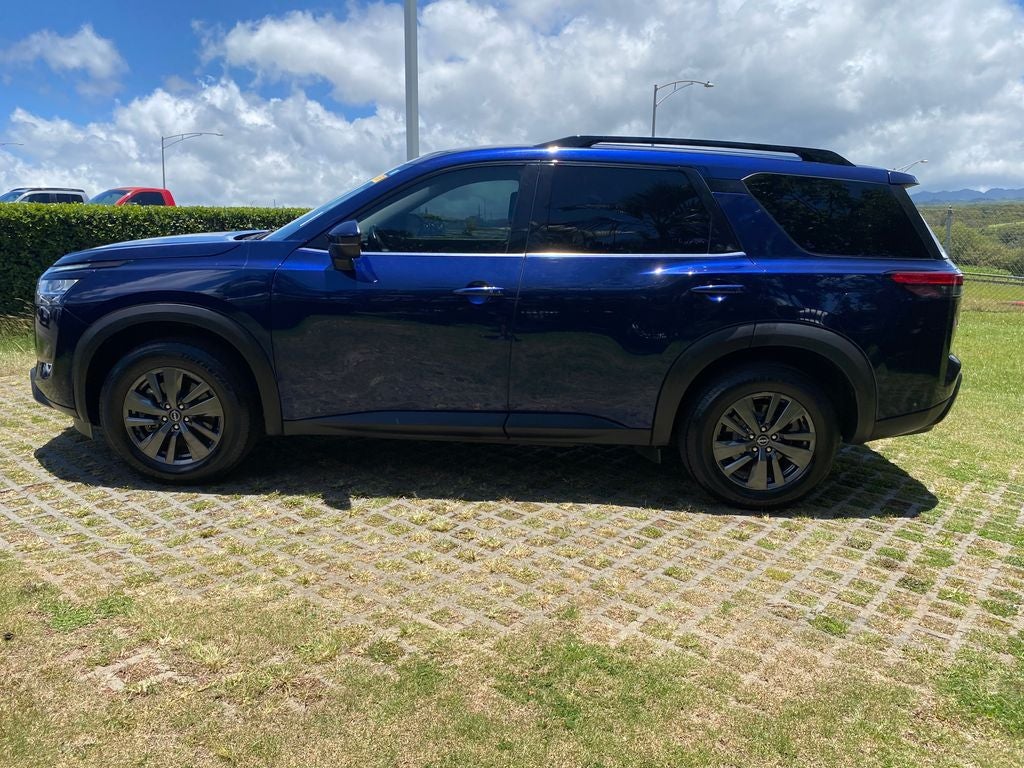 2022 Nissan Pathfinder SV