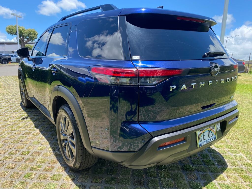 2022 Nissan Pathfinder SV