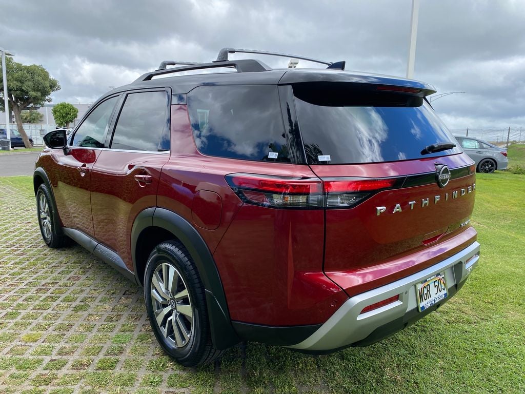 2022 Nissan Pathfinder SL