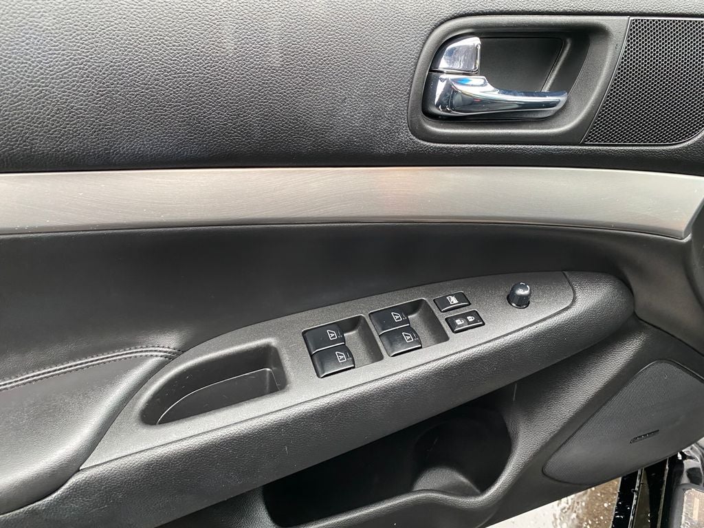 2015 INFINITI Q40 Base