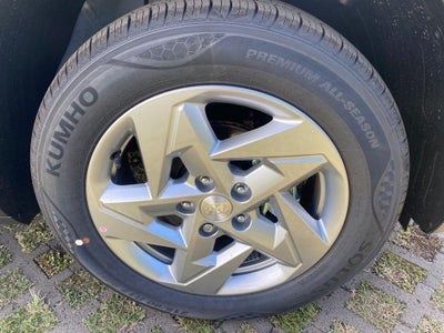 2027 Hyundai Kona SE FWD