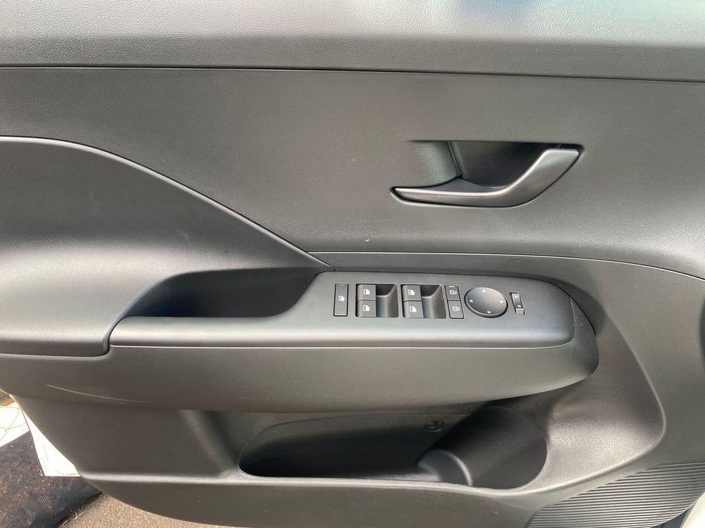 2027 Hyundai Kona SE FWD