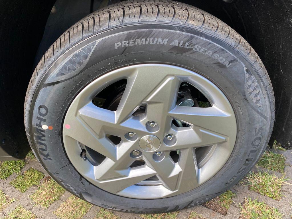2027 Hyundai Kona SE FWD