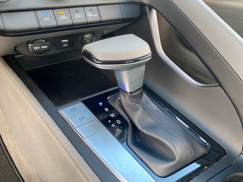 2022 Hyundai Elantra SE