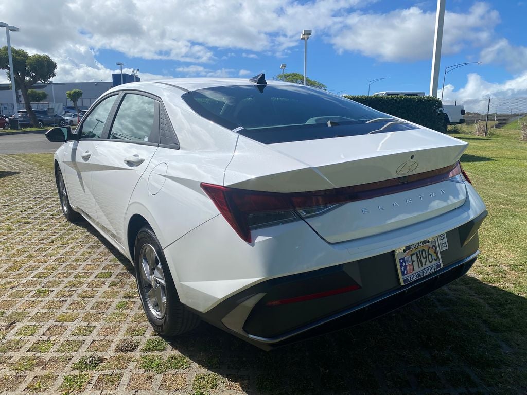 2025 Hyundai Elantra SE