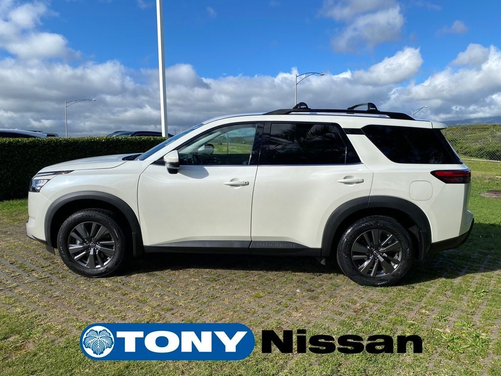 2023 Nissan Pathfinder SV