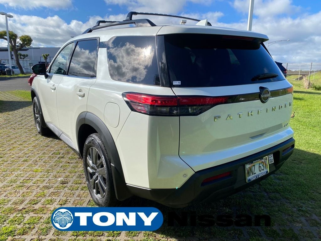 2023 Nissan Pathfinder SV