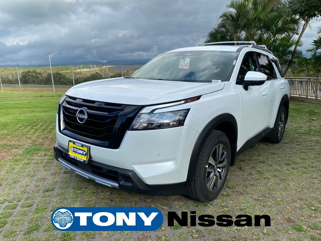 2025 Nissan Pathfinder SL