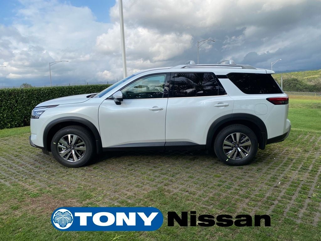 2025 Nissan Pathfinder SL