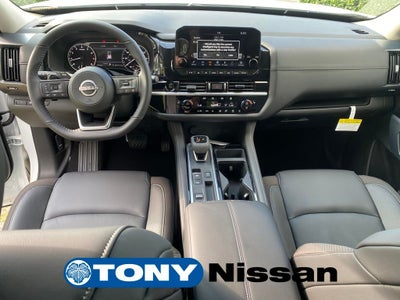 2025 Nissan Pathfinder SL