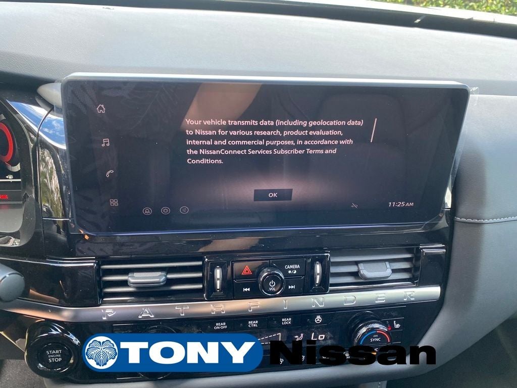 2026 Nissan Pathfinder SL