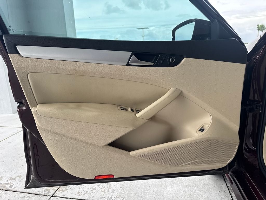 2013 Volkswagen Passat Base