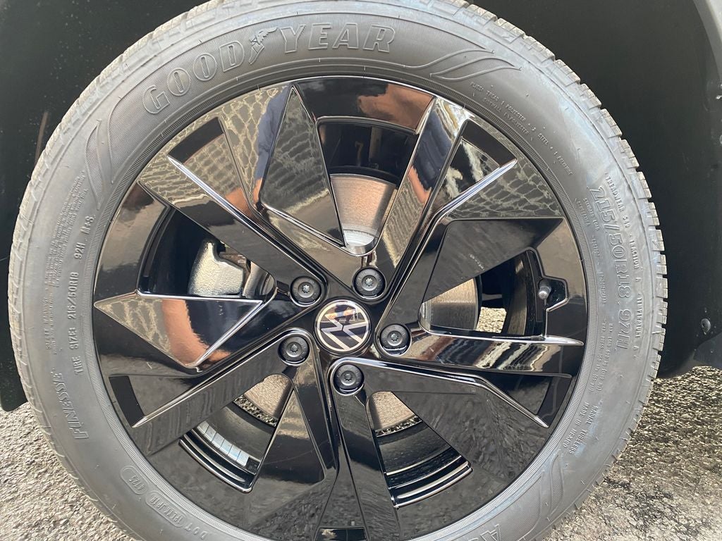 2026 Volkswagen Taos 1.5T SE Black