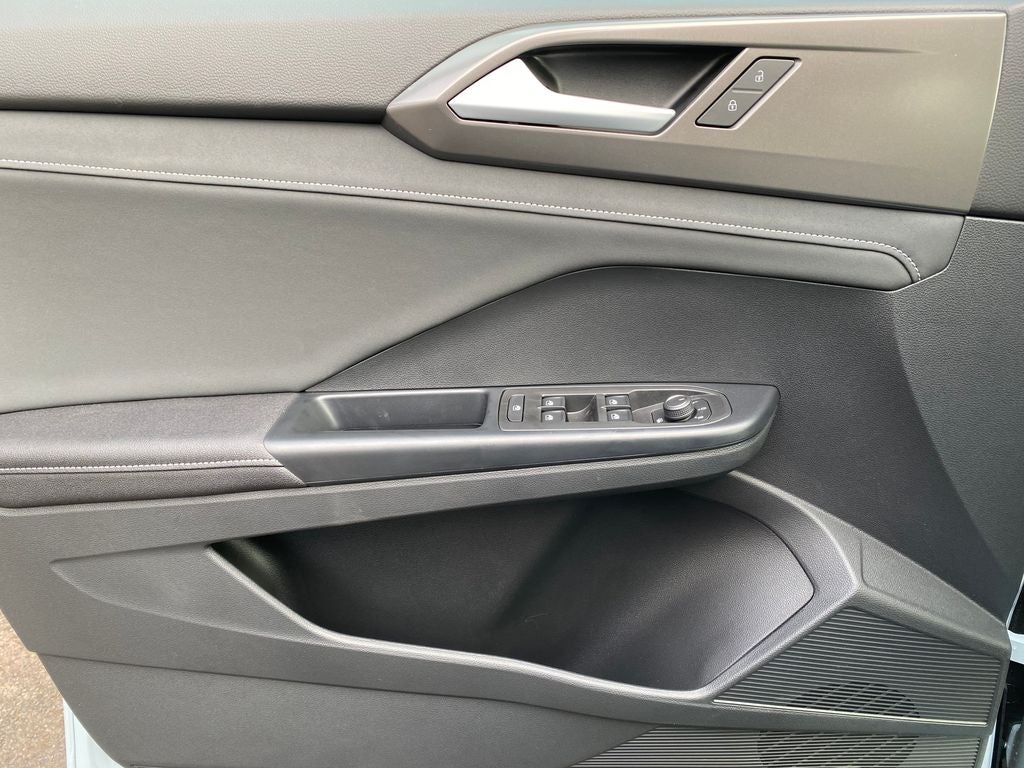 2026 Volkswagen Taos 1.5T SE Black