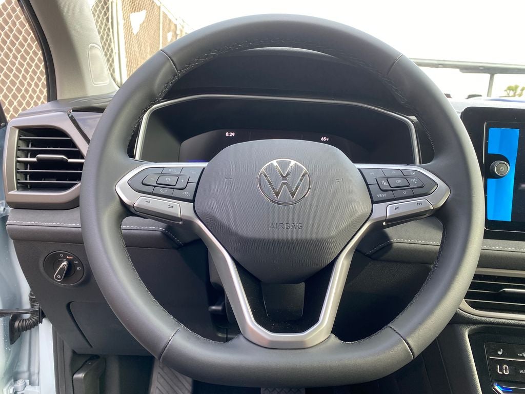 2026 Volkswagen Taos 1.5T SE Black