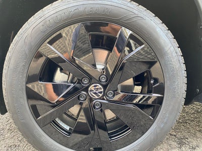 2026 Volkswagen Taos 1.5T SE Black