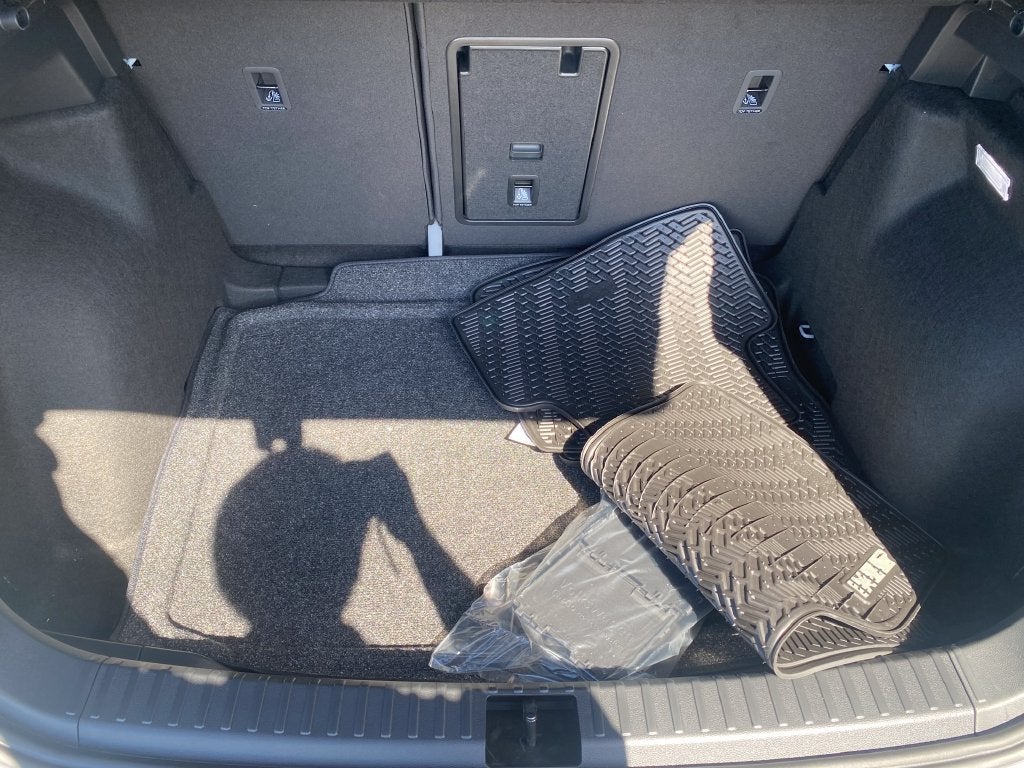 2027 Volkswagen Taos 1.5T SE Black