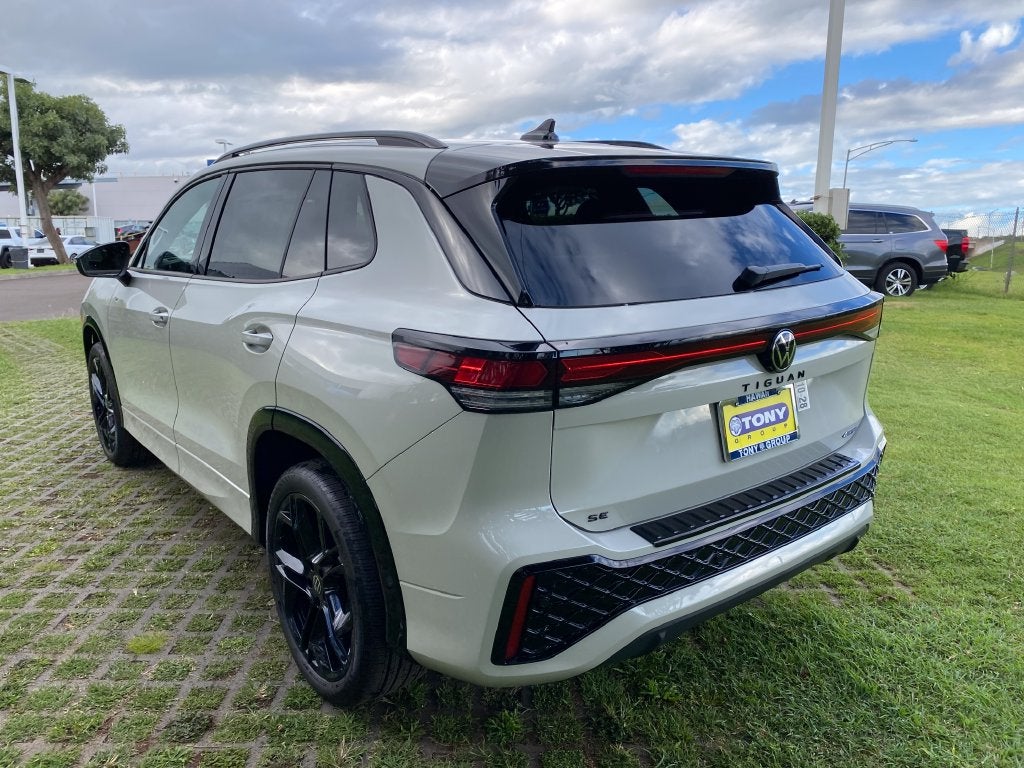 2026 Volkswagen Tiguan 2.0T SE R-Line Black