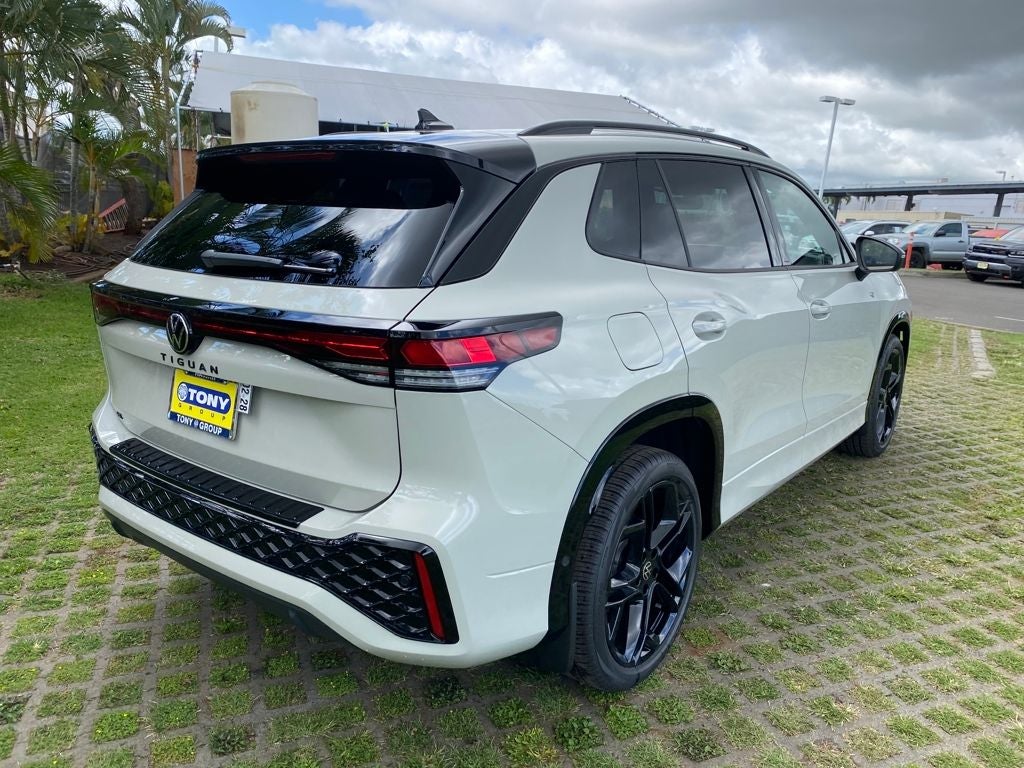 2026 Volkswagen Tiguan 2.0T SE R-Line Black