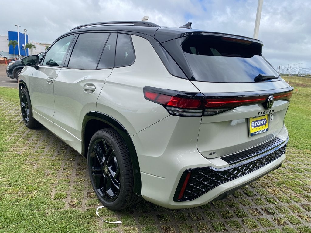 2026 Volkswagen Tiguan 2.0T SE R-Line Black