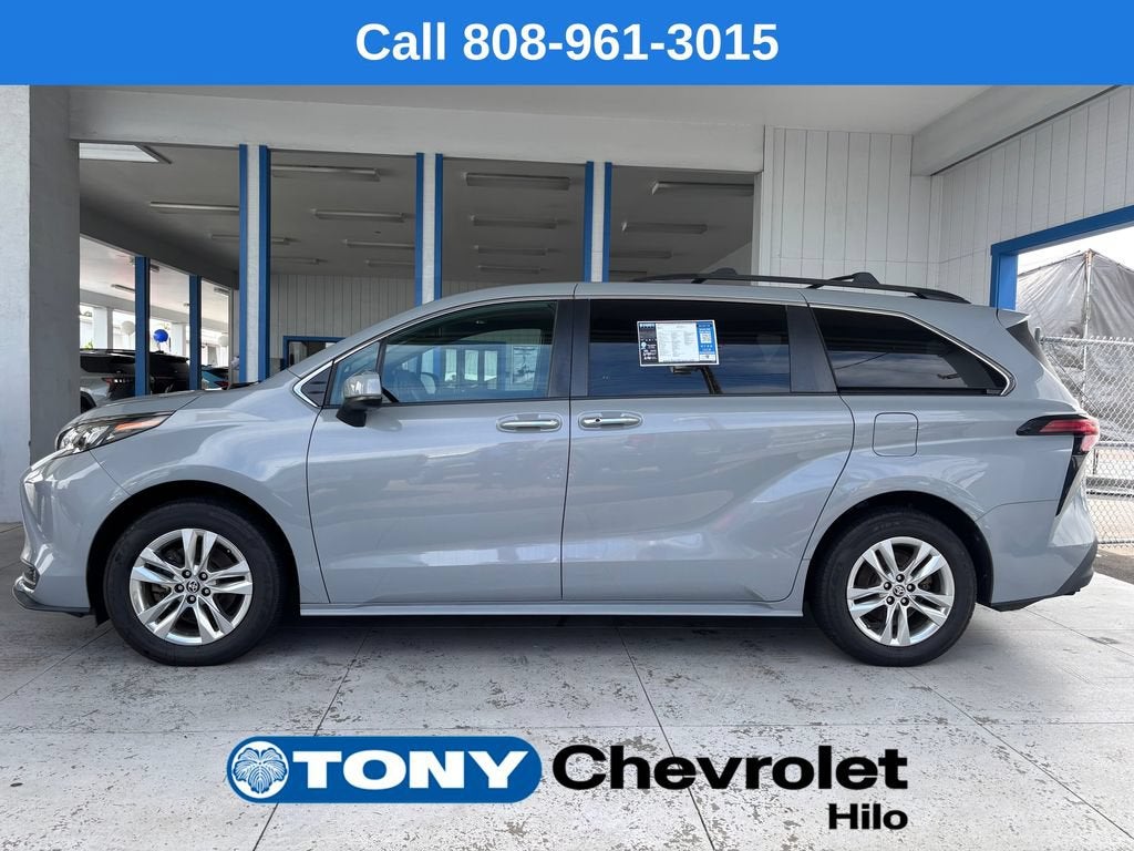 2022 Toyota Sienna XLE Woodland Edition