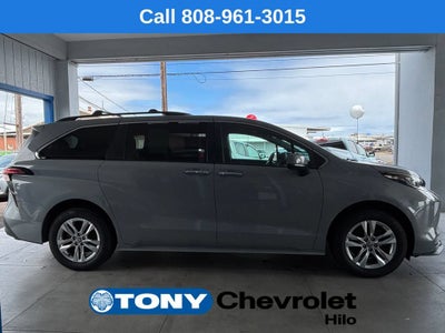 2022 Toyota Sienna XLE Woodland Edition